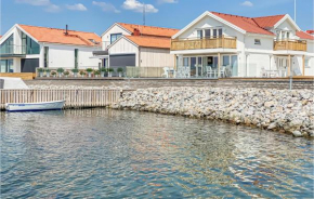 Stunning Apartment In Rönnäng With House Sea View, Rönnäng